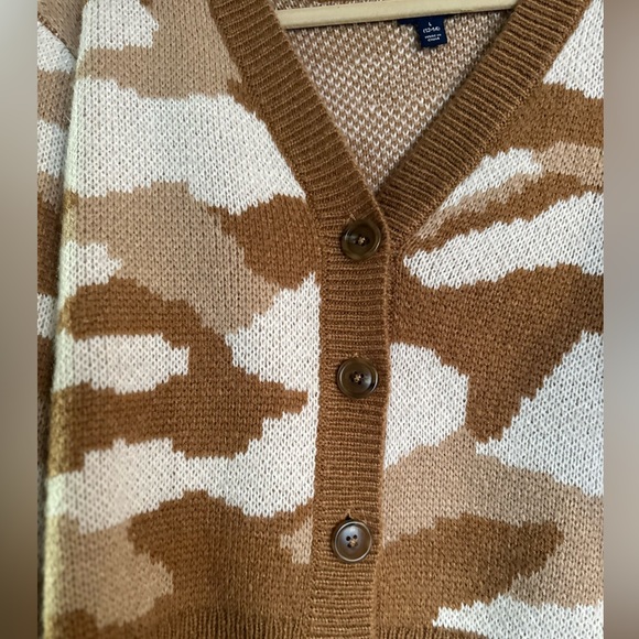 Women’s Camo Cardigan Sweater - Picture 8 of 10